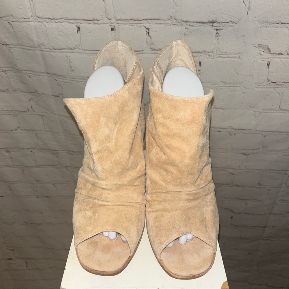 42‎ Gold Loyalty Open Toe Bootie size 10/41